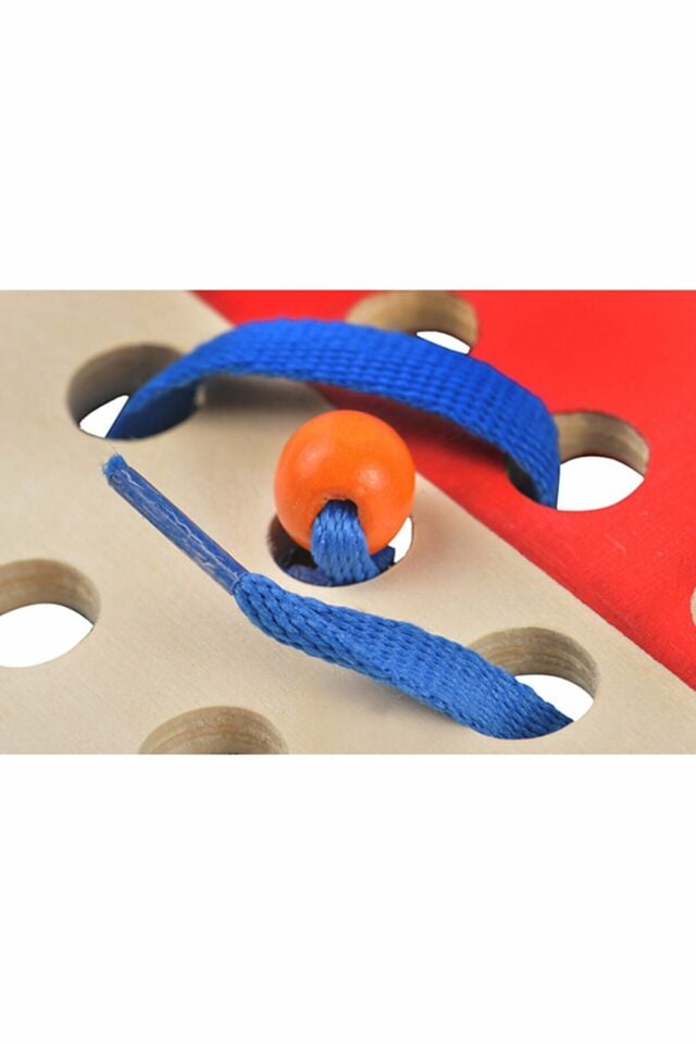 Montessori İp Geçirme Kırmızı Araba