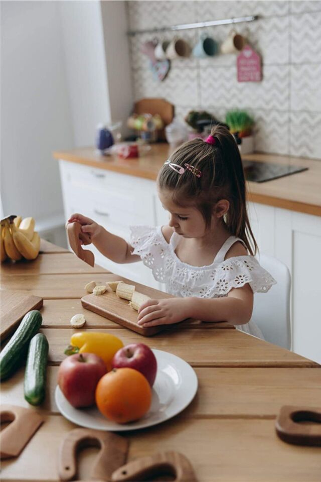 Ahşap Çocuk Bıçağı ve Özel Kesme Tahtası Seti
